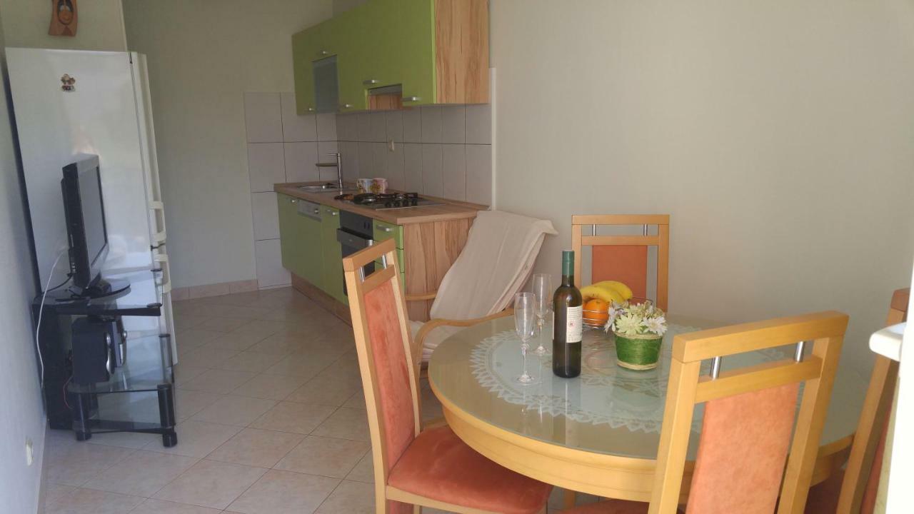 Two Bedroom Apartment Near Beach And Center Split Eksteriør billede