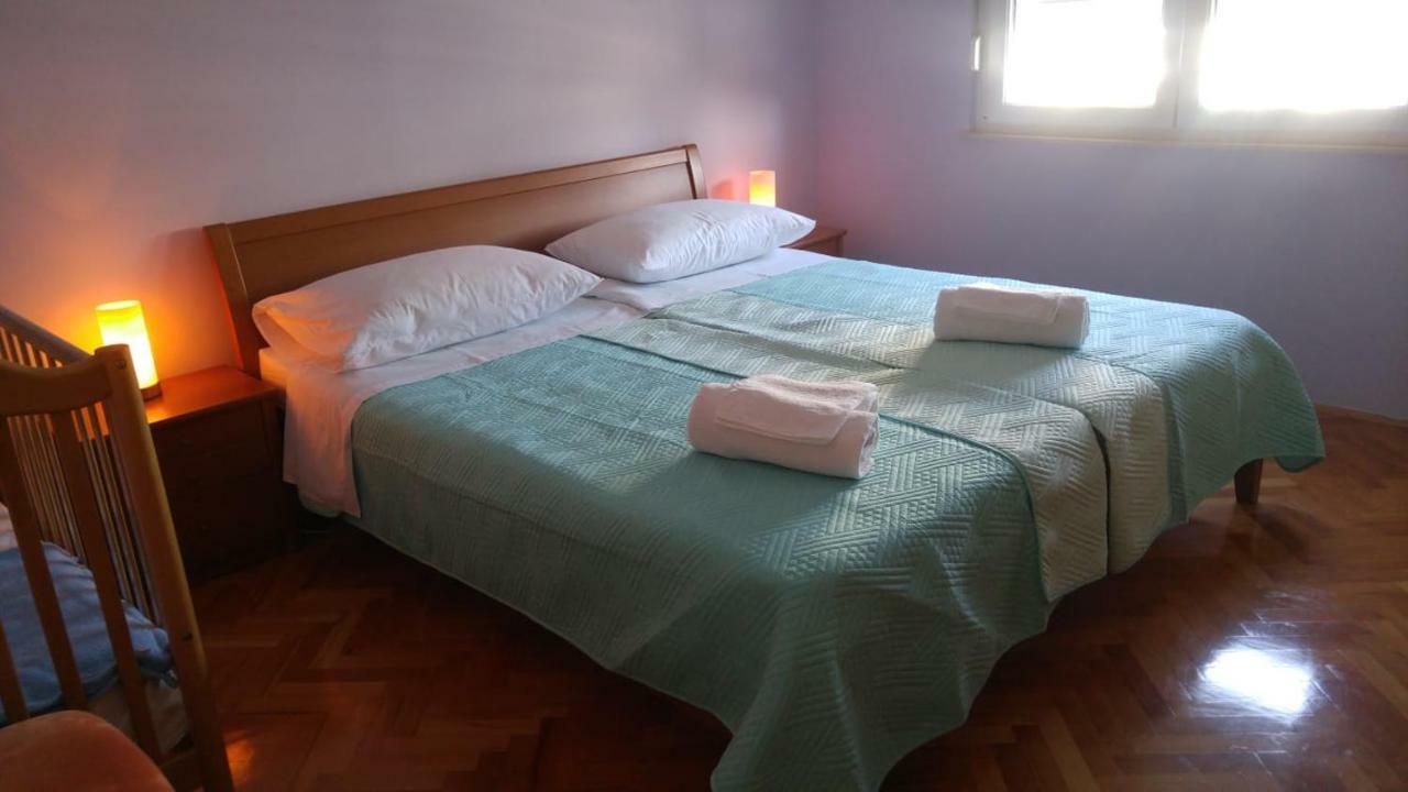 Two Bedroom Apartment Near Beach And Center Split Eksteriør billede